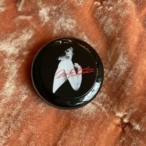 MAC LE Forever Marilyn Beauty Powder